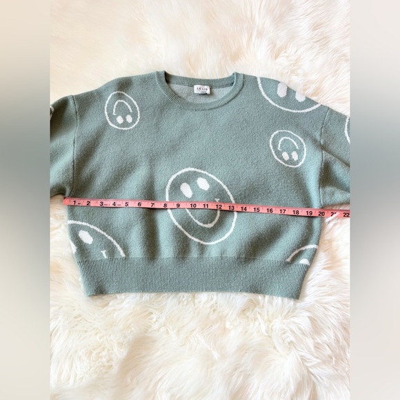 Smiley Face Crop Top Women’s Sweater Le Lis Size S Sage - Picture 9 of 14